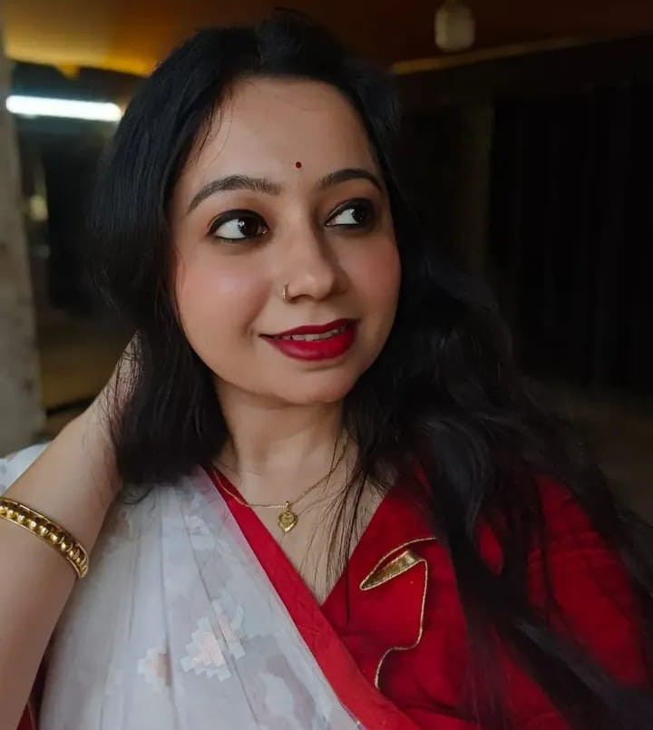 ঘুম ভাঙা রাতে বৌদির আদর